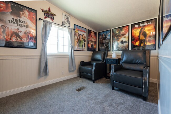 Building Photo - Executive Rental - Fully Furnished