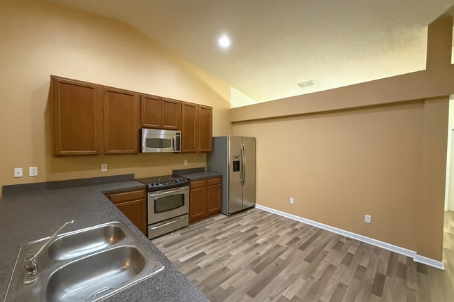 Building Photo - Spacious 4-Bedroom Home for Rent – Northwe...