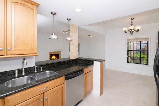 Building Photo - 1524 SE 12th St