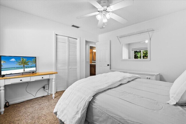 Building Photo - 1275 Summerwood Cir