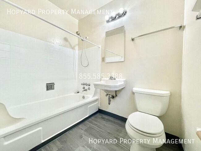 Building Photo - 2146 Sacramento St