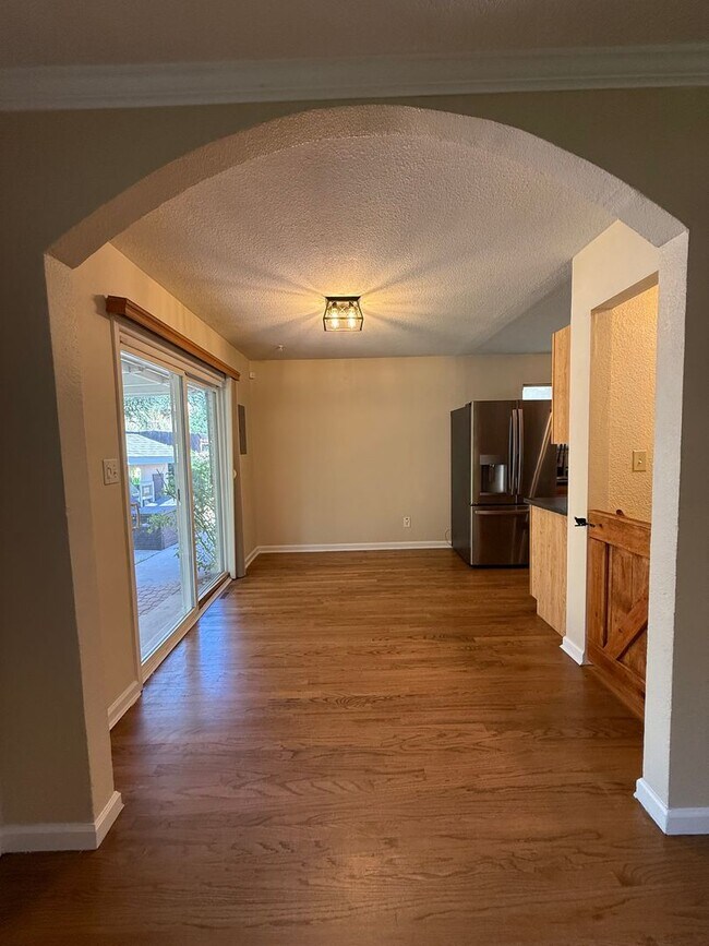 Building Photo - Five Bedroom House Close To Ft. Carson