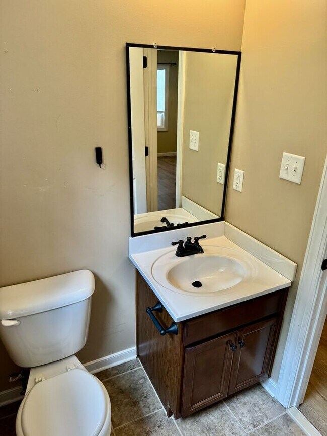 Building Photo - Charming 4-Bedroom, 2-Bathroom Cape Cod located in the highly sought-after Midlothian area of Che...