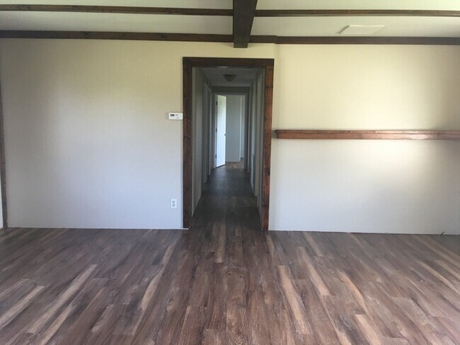 Building Photo - Cozy 3 bedroom 1.5 bath with 2 stall detached garage in country setting