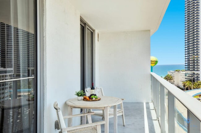 Building Photo - 4112 Jimmy Buffett Mem Hwy