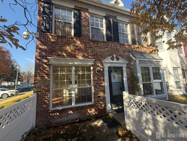 Building Photo - 131 Albury Way