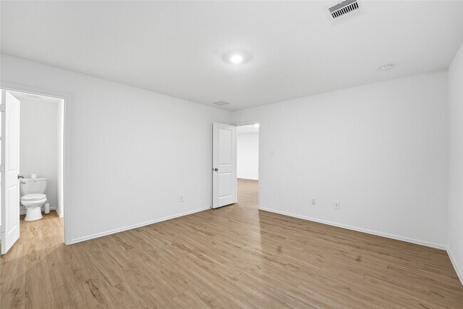 Building Photo - 213 Rustic Ridge Cir