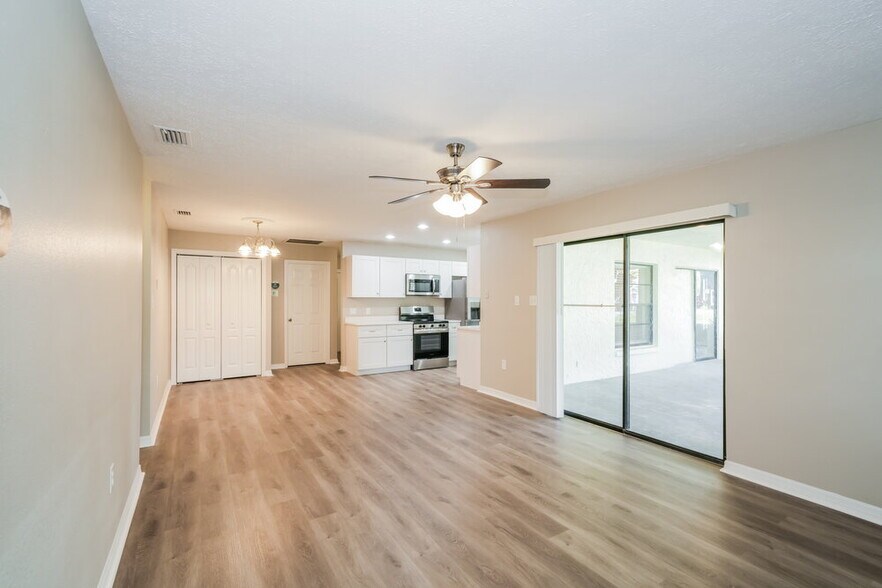 Building Photo - 22853 Fern Ct