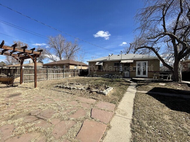 Building Photo - 2955 N Quebec St