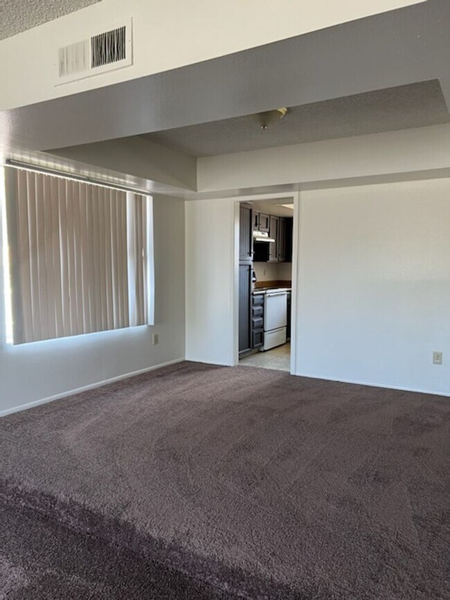 Building Photo - Charming 3 Bed 2 Bath home in Mesa with community pool and big backyard