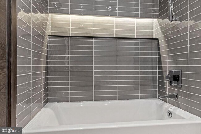 Building Photo - 724 Chestnut St