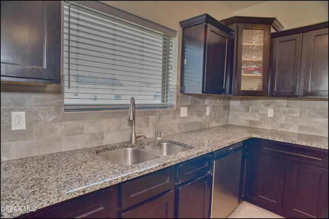 Building Photo - 6980 White Mesquite Wy