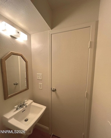 Building Photo - 1410 E 9th St