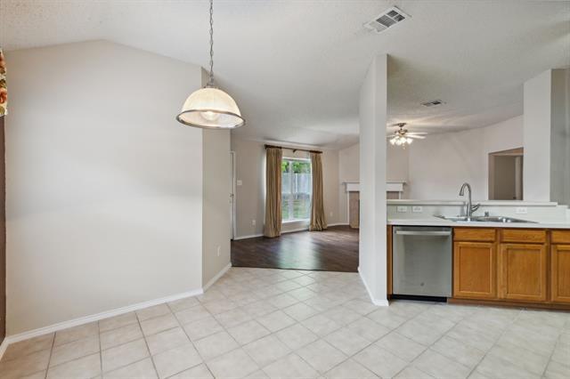 Building Photo - 9916 Nixon Dr