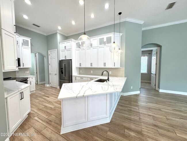 Building Photo - 642 Port Charlotte Dr