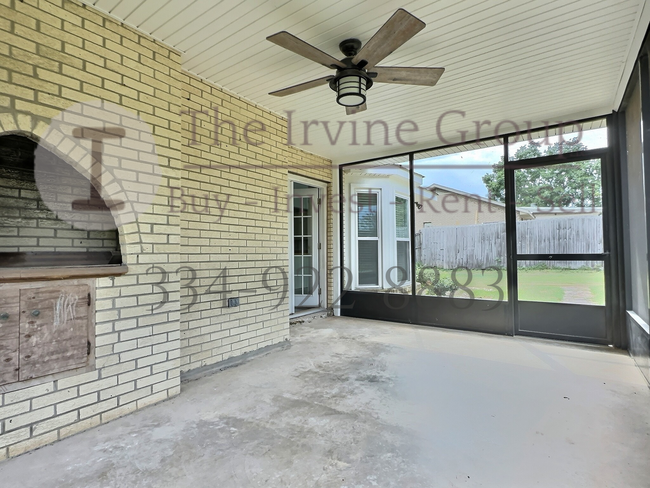 Building Photo - 3 bed 2 bath with 2 car garage