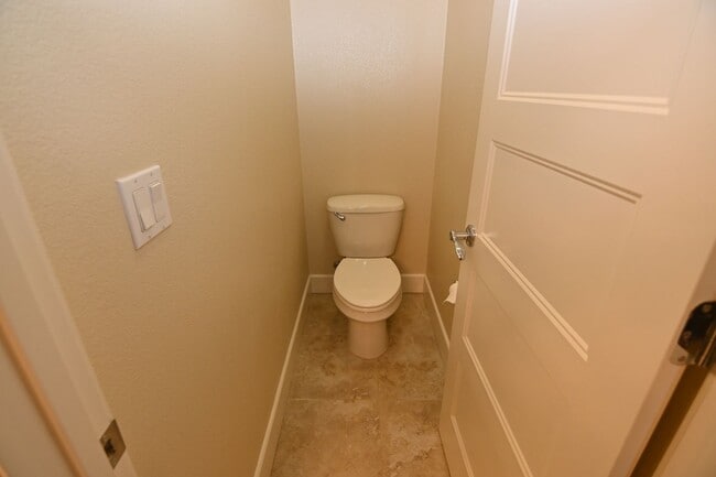 Building Photo - Tralee Village-Tri-Level Townhome, Modern ...
