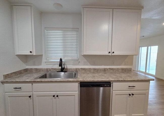 Building Photo - Newer Two bedroom/Two bath Duplex | Available NOW