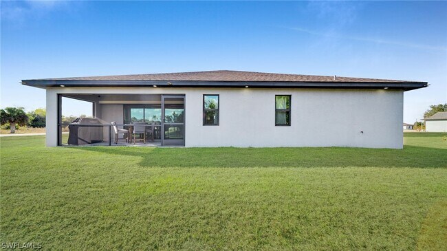 Building Photo - 569 Croydon Ave S