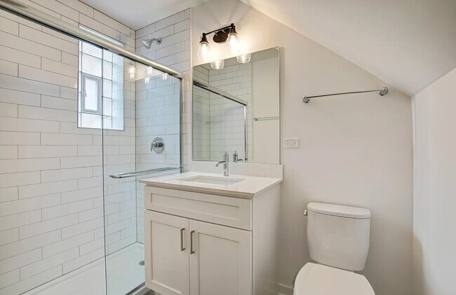 Building Photo - 1244 N Bosworth Ave