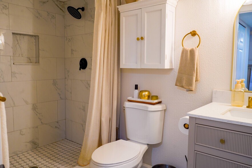 Building Photo - 3835 4th Ave N