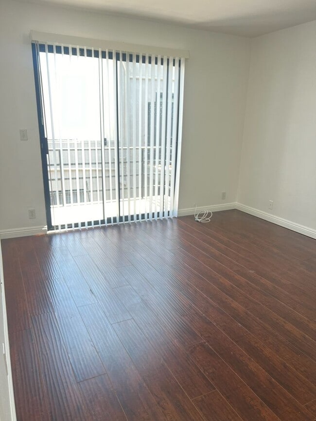 Building Photo - $3850 / 3br - Condo 3 beds 2 baths (West LA)
