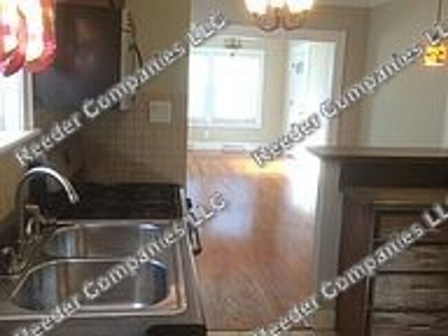 Building Photo - Newly remodeled 2 Bedroom house