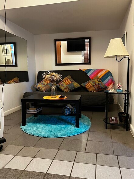 Building Photo - 514 University Blvd