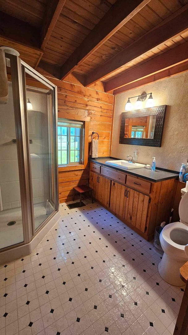 Building Photo - Beautiful cabin with privacy fully furnished