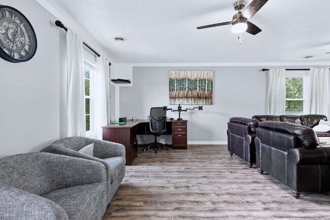 Building Photo - 1012 N Jullion Ave