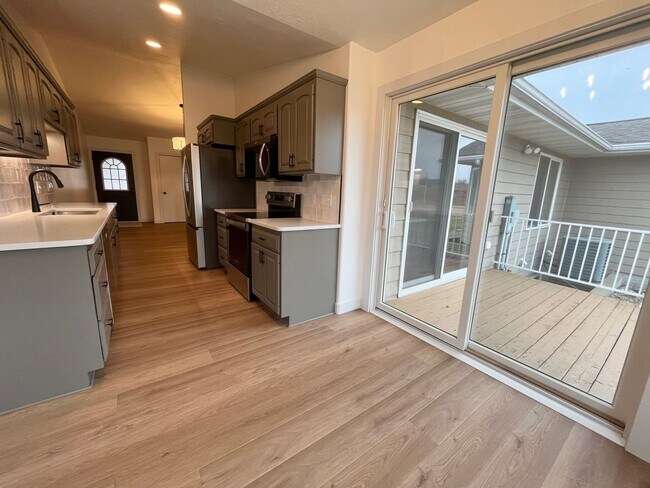 Building Photo - 3 Bed/3 Bath Twinhome in Brandon, SD!