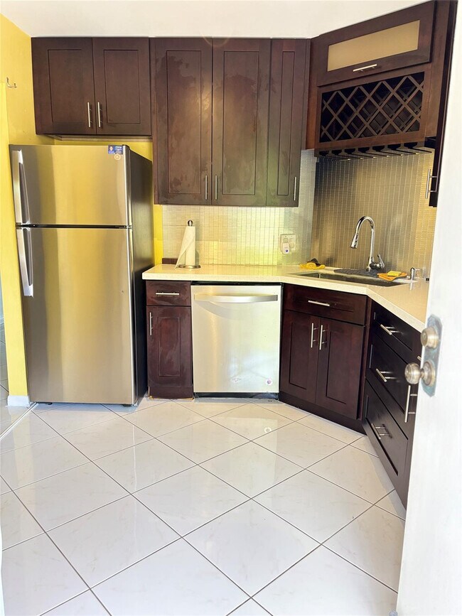 Building Photo - 6300 S Falls Cir Dr