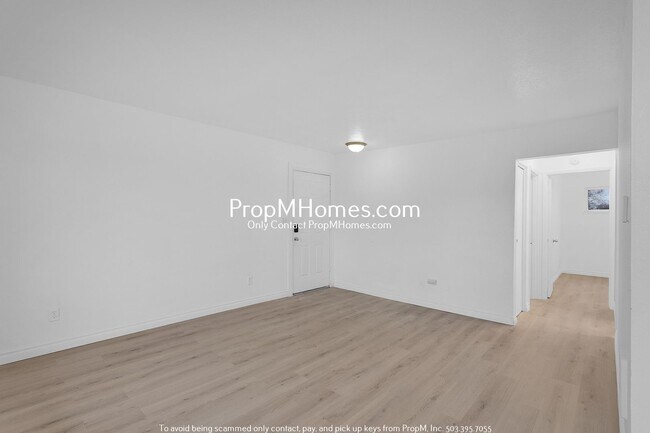 Building Photo - Freshly Renovated 2-Bedroom Apartment in C...