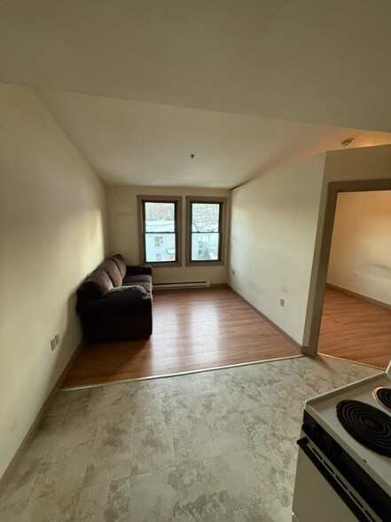 Building Photo - 279 N Main St