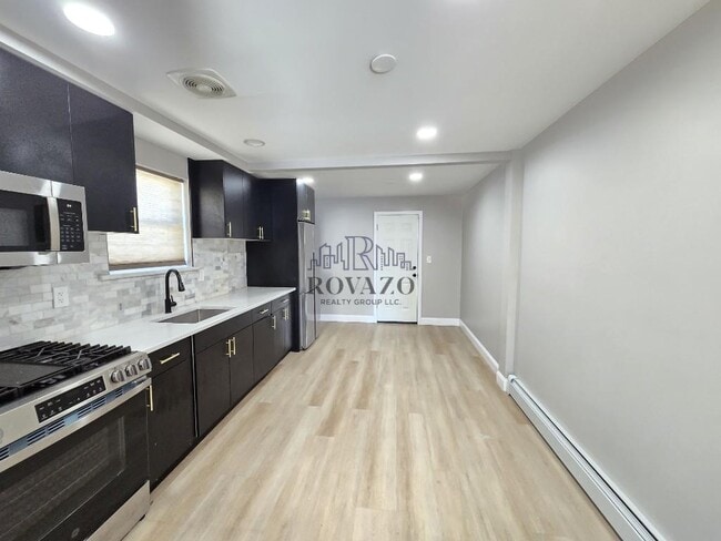 Building Photo - 219 Clark St