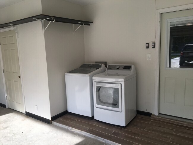 Building Photo - 4455 Singleton Rd