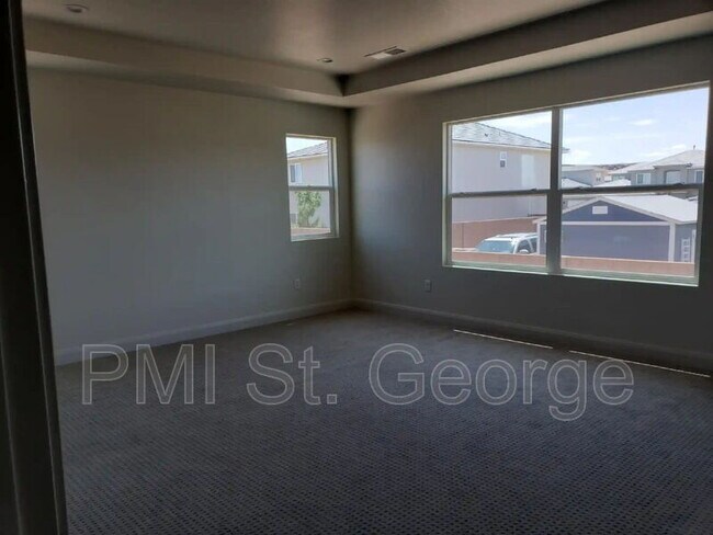 Building Photo - 3226 E 2390 S