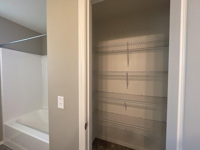 Building Photo - 1338 Marseilles Ave