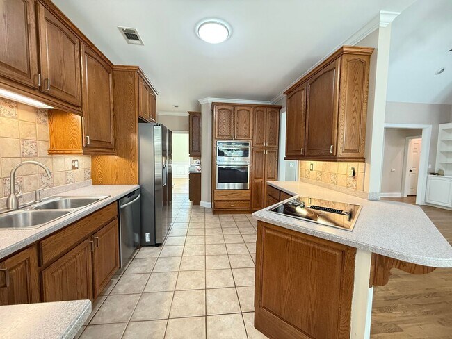 Building Photo - This beautiful brick home is located in Villa Rica and includes 6 bedrooms and 4.5 bath!