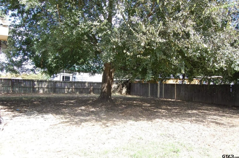 Building Photo - 16215 Carole Dr