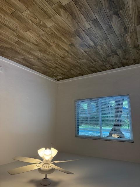 Building Photo - 2537 E Clarendon Ave