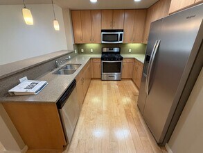 Building Photo - 1BED/1BATH CONDO AVAILABLE FOR RENT NEAR LAKE MERRIT IN  DOWNTOWN OAKLAND, CA!!!