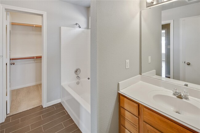 Building Photo - 503 Thornton Ct