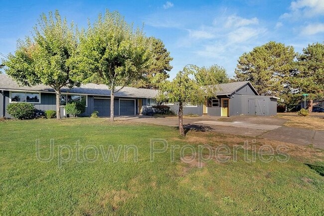 Building Photo - 1365 SE Cedar St