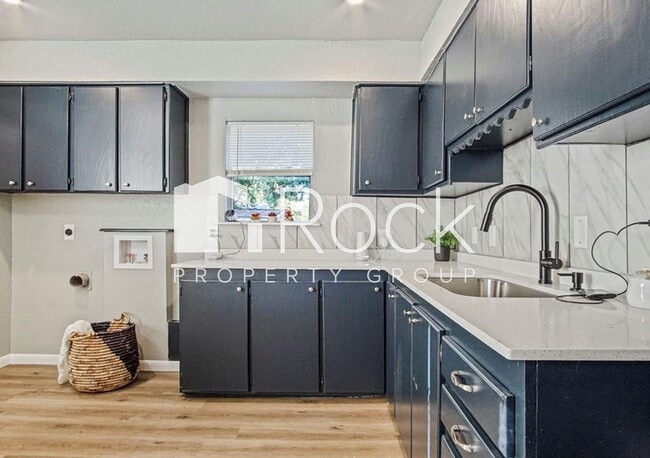 Building Photo - Updated 2 Bedroom Home in Midwest City's Original Mile!