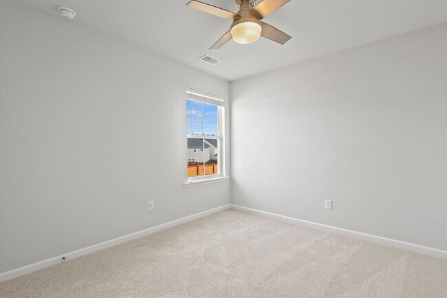 Building Photo - 3 Bedroom, 2.5 Bathroom Home in Summers Corner - Summerville