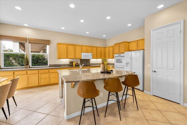 Building Photo - 61255 Portulaca Dr