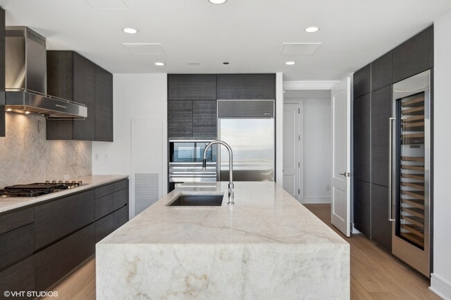 Building Photo - 401 N Wabash Ave