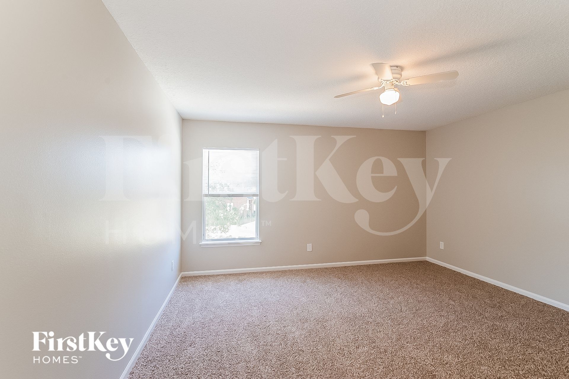 Building Photo - 1479 Dunns Lake Dr E