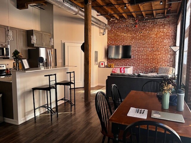 Building Photo - 212 Morgan St